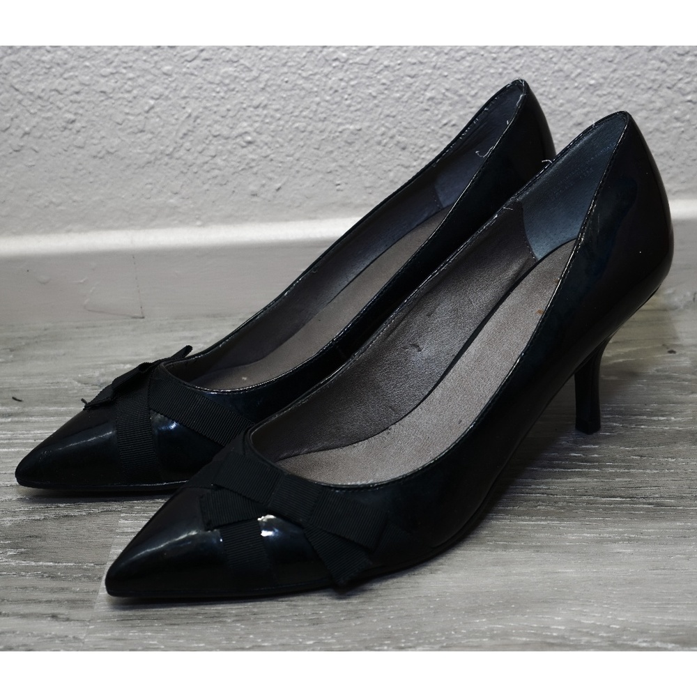 BOW PUMPS ❤️Levity Bow Black Patent Heel DSW cute
